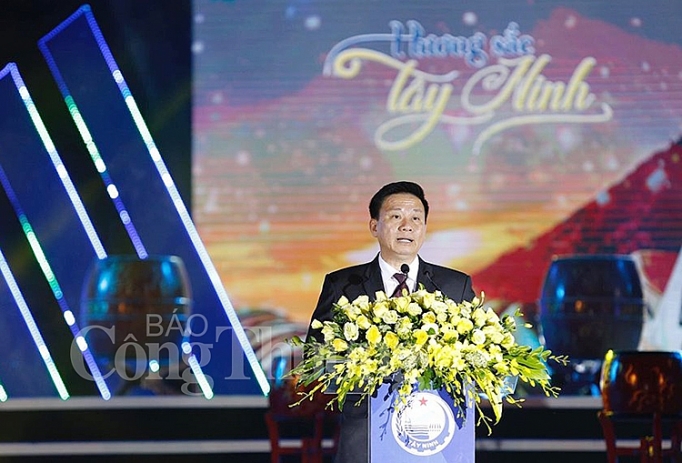 trai nghiem khong gian tay ninh song dong giua long thu do