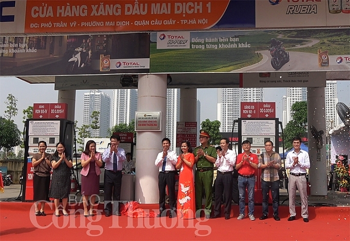 Cửa hàng xăng dầu Mai Dịch 1 được công nhận cửa hàng văn minh thương mại cua hang xang dau mai dich 1 duoc cong nhan cua hang van minh thuong mai