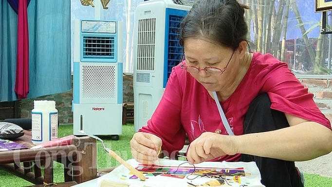 Nơi những mảnh vụn "trở mình" noi nhung manh vun tro minh