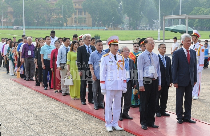 doanh nhan viet va hanh trinh theo chan bac