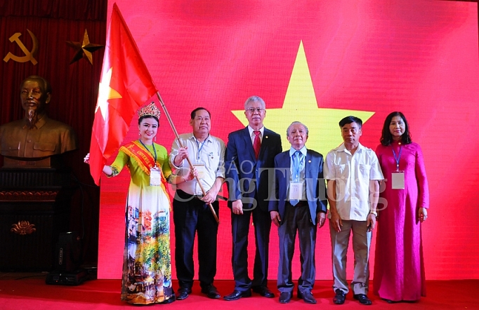 doanh nhan viet va hanh trinh theo chan bac