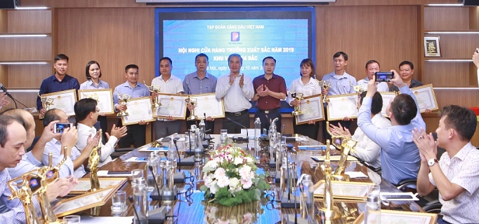 Petrolimex: Vinh danh cửa hàng trưởng xuất sắc 2019 khu vực miền Bắc petrolimex vinh danh cua hang truong xuat sac 2019 khu vuc mien bac