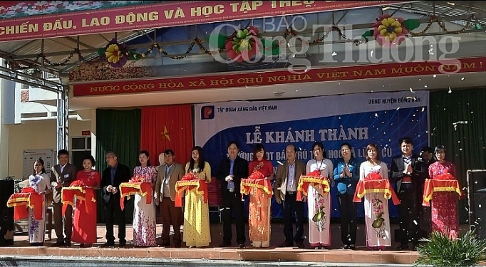 10 năm Petrolimex hỗ trợ huyện Đồng Văn: Kịp thời, thiết thực, hiệu quả 10 nam petrolimex ho tro huyen dong van kip thoi thiet thuc hieu qua