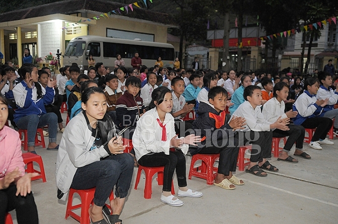 suoi am mua dong cho thay tro vung cao