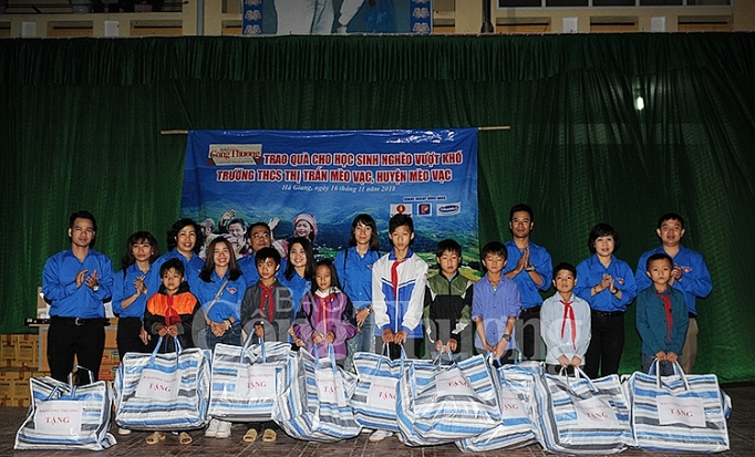 suoi am mua dong cho thay tro vung cao