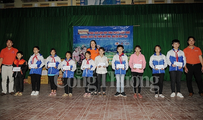 suoi am mua dong cho thay tro vung cao