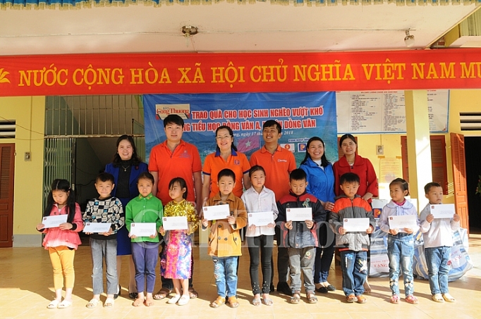suoi am mua dong cho thay tro vung cao