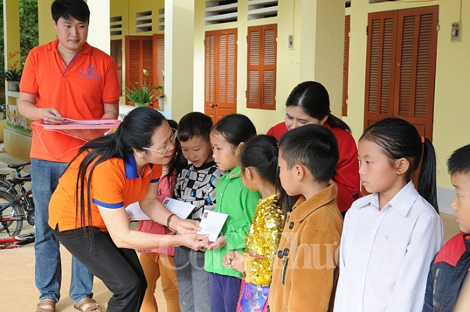 suoi am mua dong cho thay tro vung cao