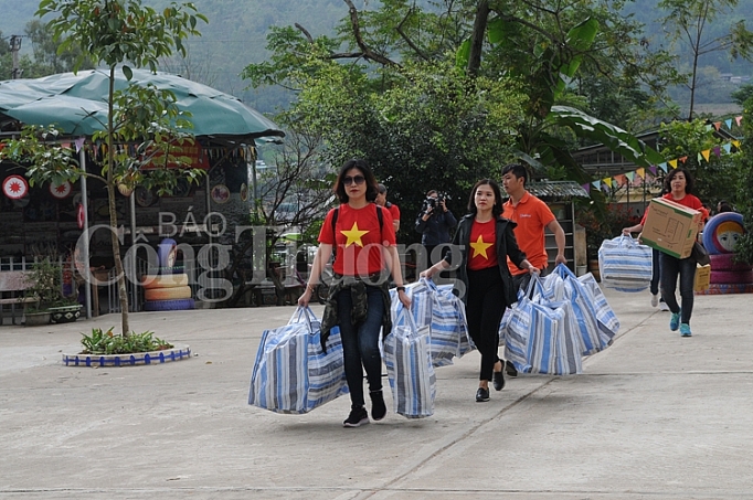 suoi am mua dong cho thay tro vung cao