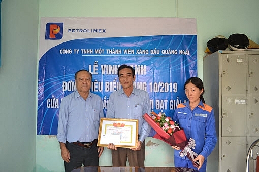 Petrolimex Quảng Ngãi: Biểu dương 2 Cửa hàng xăng dầu tiêu biểu tháng 10 petrolimex quang ngai bieu duong 2 cua hang xang dau tieu bieu thang 10