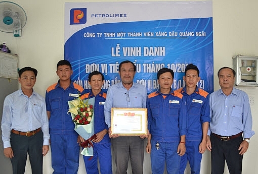 Petrolimex Quảng Ngãi: Biểu dương 2 Cửa hàng xăng dầu tiêu biểu tháng 10 petrolimex quang ngai bieu duong 2 cua hang xang dau tieu bieu thang 10