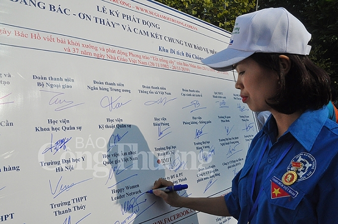 phu xanh 2000 cay tren doi cay dang bac on thay