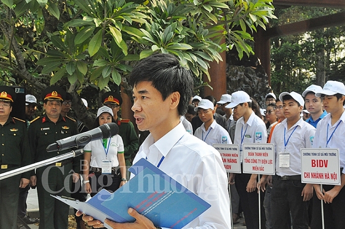 phu xanh 2000 cay tren doi cay dang bac on thay