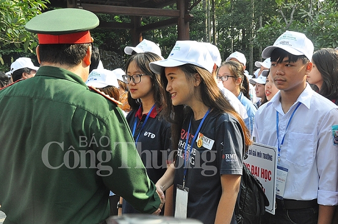 phu xanh 2000 cay tren doi cay dang bac on thay