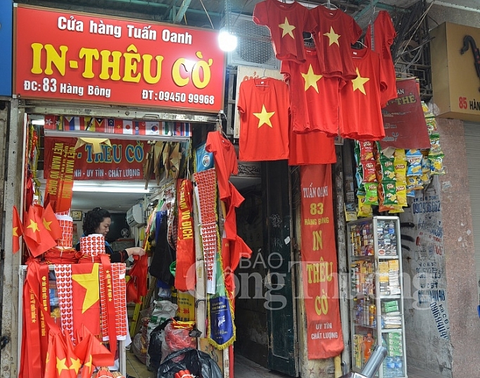 ha noi thi truong do co vu bong da tang suc nong truoc gio bong lan