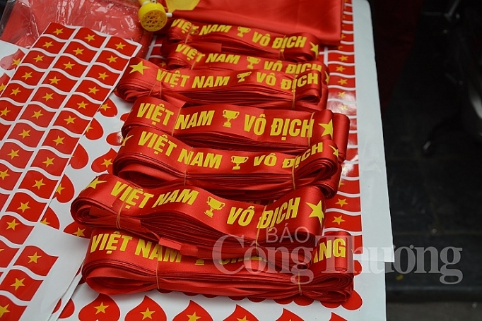 ha noi thi truong do co vu bong da tang suc nong truoc gio bong lan