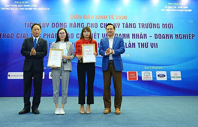bao cong thuong dat 2 giai bao chi viet ve doanh nghiep doanh nhan lan vii