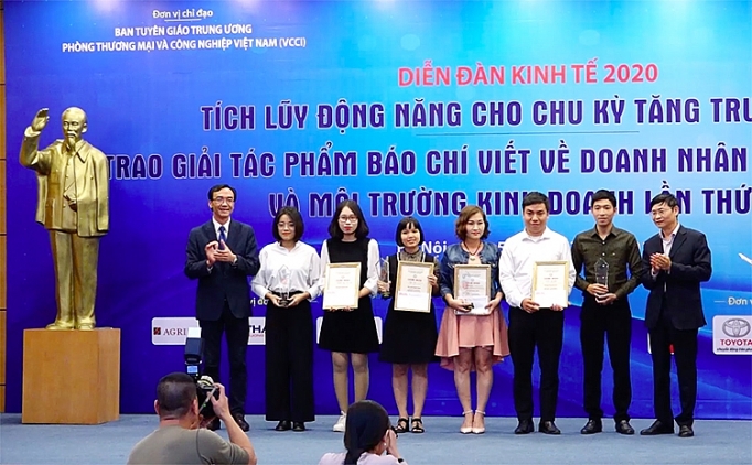 bao cong thuong dat 2 giai bao chi viet ve doanh nghiep doanh nhan lan vii