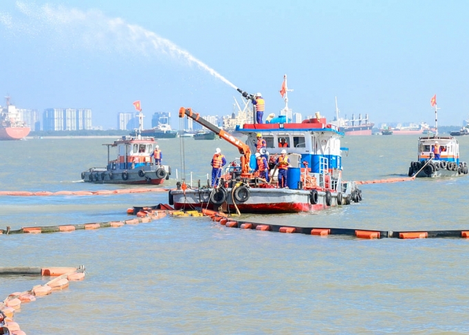 Petrolimex: Nâng cao kỹ năng ứng phó sự cố tràn dầu petrolimex nang cao ky nang ung pho su co tran dau