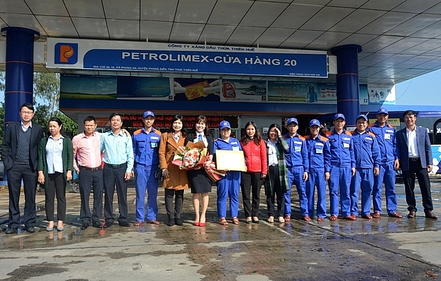 Vinh danh cửa hàng xăng dầu dẫn đầu thi đua tháng 11/2019 vinh danh cua hang xang dau dan dau thi dua thang 112019