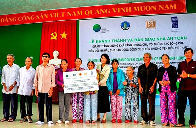 Xây 1.380 nhà an toàn và tái sinh 1.386ha rừng ngập mặn xay 1380 nha an toan va tai sinh 1386ha rung ngap man