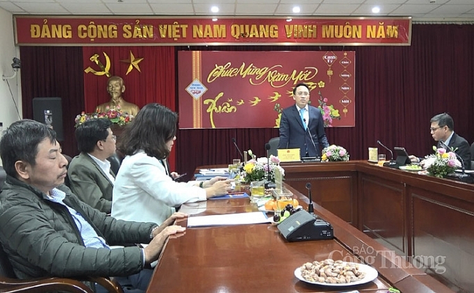 Cục thuế Hà Nội: Thu từ sản xuất, kinh doanh tăng 17% cuc thue ha noi tri an bao chi nhan dip xuan canh ty 2020