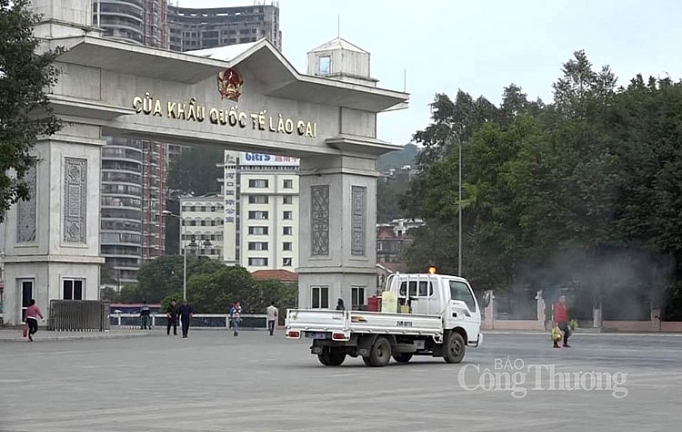 "Căng mình" chặn dịch viêm phổi Vũ Hán ở Cửa khẩu Lào Cai cang minh chan dich viem phoi vu han o cua khau lao cai