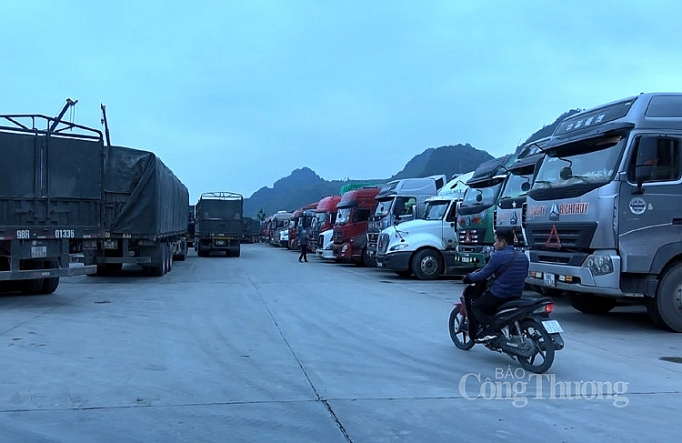 Dừng thông quan một số cửa khẩu ở Lạng Sơn kỳ nghỉ 1/5 dung thong quan mot so cua khau o lang son ky nghi 15