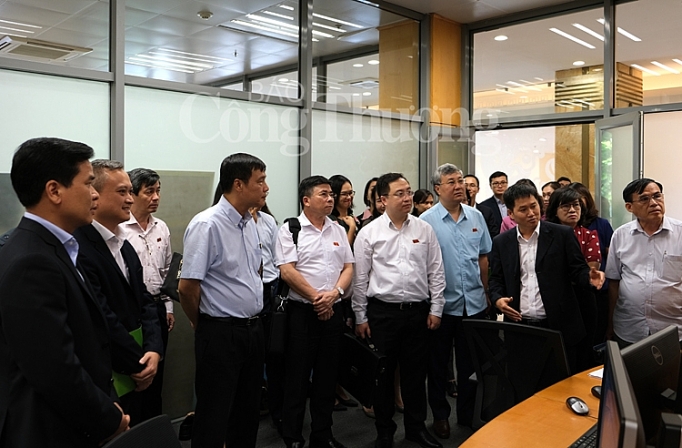 Đại biểu Quốc hội thăm HNX phục vụ sửa Luật Chứng khoán dai bieu quoc hoi tham hnx phuc vu sua luat chung khoan