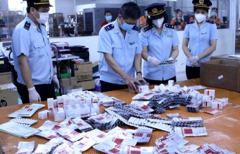 Bắt giữ hơn 60.000 viên thuốc điều trị Covid-19 nhập lậu