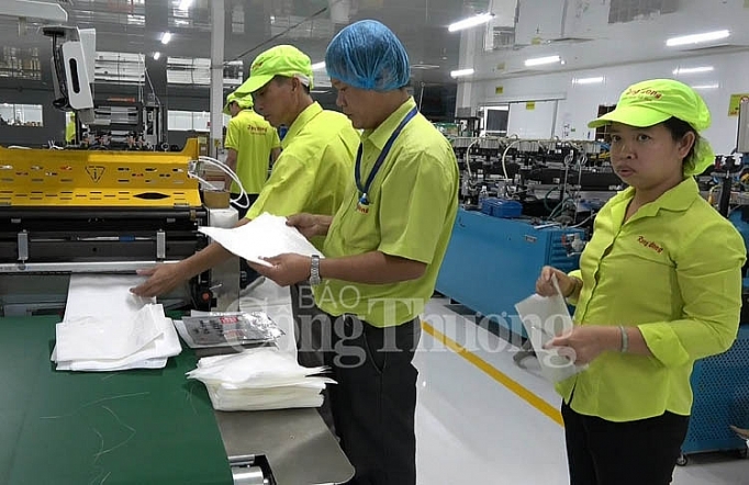 rui ro thach thuc nganh cong nghiep nhua ky i tang truong cao trinh do phat trien thap