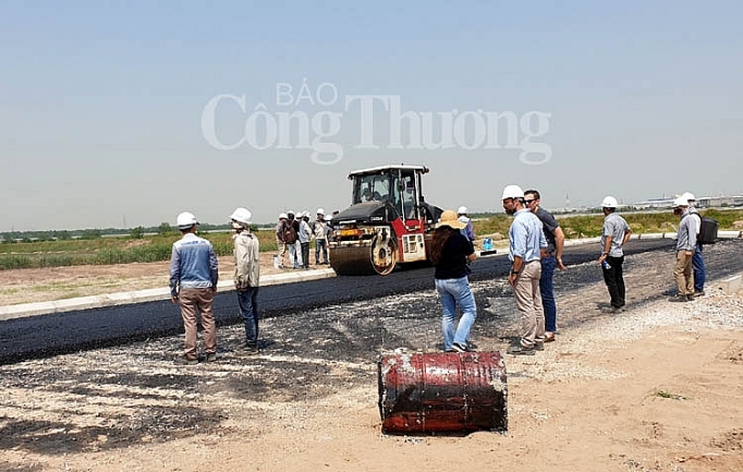 rac thai nhua lam duong giao thong mot giai phap huu ich