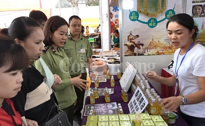 lao cai thi truong hang hoa nam 2019 tuong doi binh on