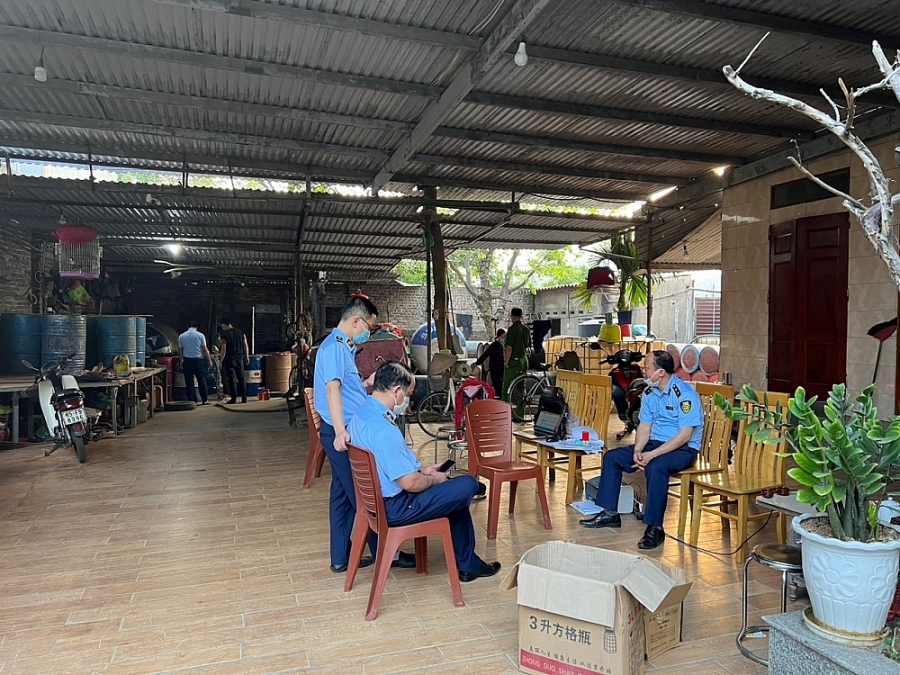 Hà Nội: tạm giữ 2.000 lít xăng dầu không rõ nguồn gốc để xác minh