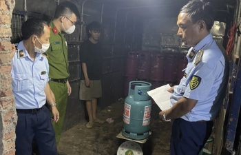 Quản lý thị trường Hà Nội: Phát hiện điểm chiết, nạp LPG trái phép