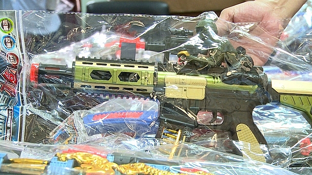 Quản lý thị trường Hà Nội: Thu giữ gần 2.000 đồ chơi trẻ em bạo lực