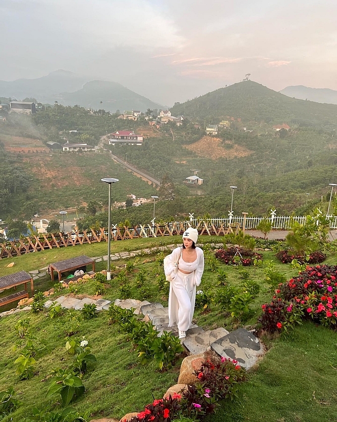 Chuyện Ngọc Trinh mua 11ha đất xây homestay ở Bảo Lộc là chiêu trò thổi giá đất