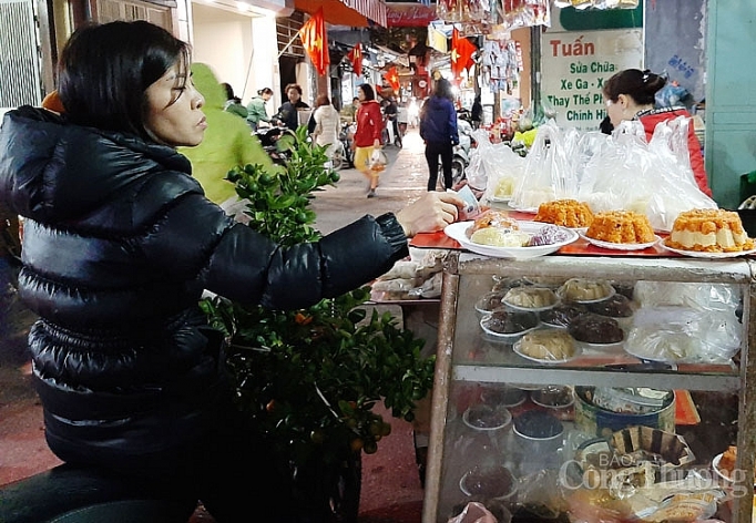 Rộn ràng chợ Tết ông Công, ông Táo ron rang cho tet ong cong ong tao