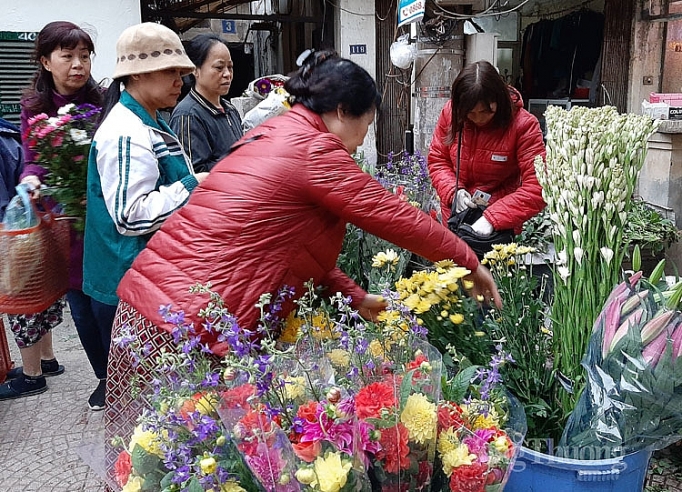 Rộn ràng chợ Tết ông Công, ông Táo ron rang cho tet ong cong ong tao