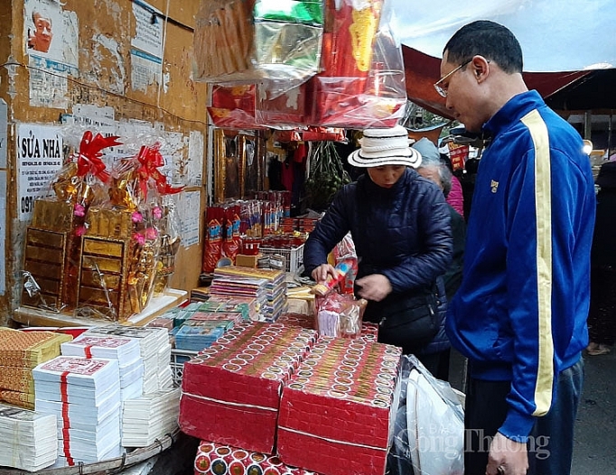 Rộn ràng chợ Tết ông Công, ông Táo ron rang cho tet ong cong ong tao