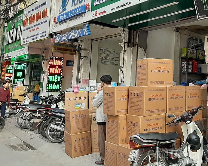 khau trang dung dich rua tay kho sat khuan chay hang vi virus corona