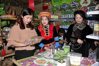 Đặc sản vùng miền hút người tiêu dùng dịp Tết