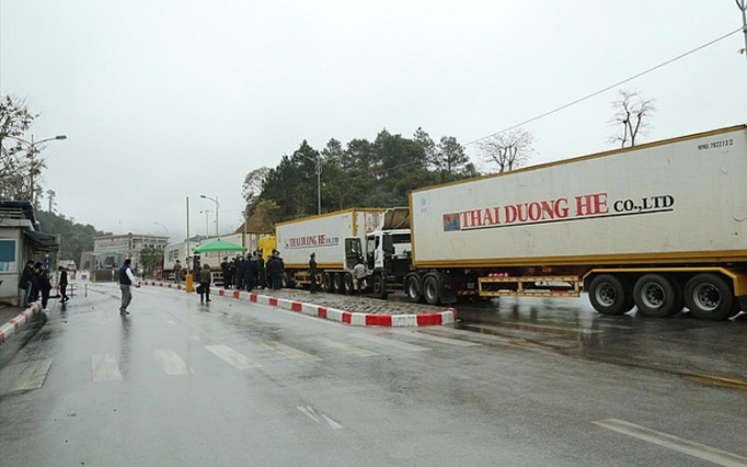 bo cong thuong hang hoa xuat khau sang trung quoc dien ra cham van con hon 500 xe cho thong quan