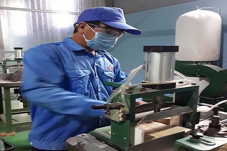 Công ty TNHH Kẻ Gỗ đã có những bước đi tiên phong từ năm 2018 trong việc sản xuất sản phẩm này. Công ty TNHH Kẻ Gỗ đã có những bước đi tiên phong từ năm 2018 trong việc sản xuất sản phẩm này.