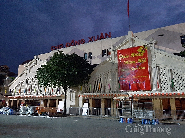 Chợ Đồng Xuân sáng sớm ngày mùng 3 Tết Tân Sửu