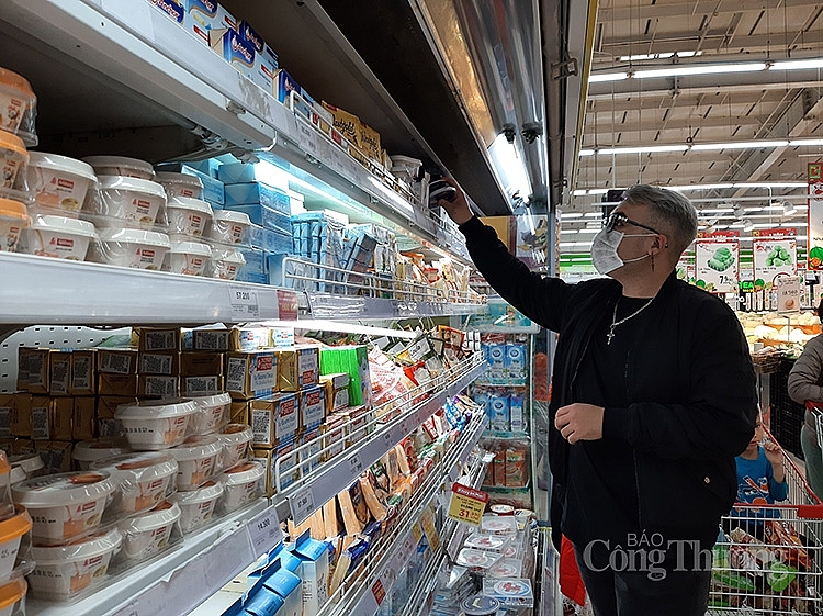 Quầy thực phẩm cũng hút khách