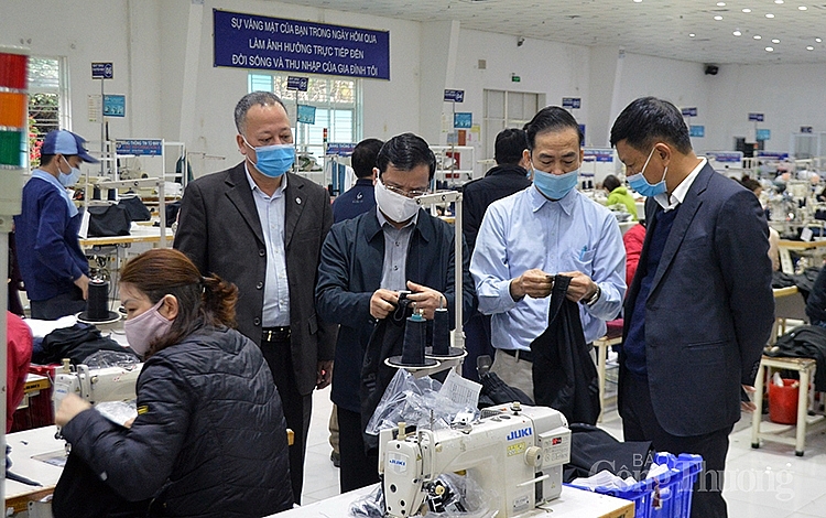 Sở Công Thương Hà Nội tổ chức đoàn kiểm tra công tác sản xuất, kinh doanh và công tác phòng, chống dịch Covid-19 của các doanh nghiệp sau Tết Nguyên đán Tân Sửu 2021 trong cụm công nghiệp Ô tô 1/5 tại xã Nguyên Khê, huyện Đông Anh. Sở Công Thương Hà Nội tổ chức đoàn kiểm tra công tác sản xuất, kinh doanh và công tác phòng, chống dịch Covid-19 của các doanh nghiệp sau Tết Nguyên đán Tân Sửu 2021 trong cụm công nghiệp Ô tô 1/5 tại xã Nguyên Khê, huyện Đông Anh.