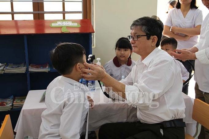 chia se yeu thuong va giup cac em nho co mot suc khoe tot de hoc tap