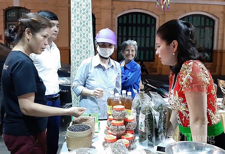 Văn hóa, ẩm thực của nhiều tỉnh thành phố cũng có mặt tại Lễ hội để giới thiệu đến người tiêu dùng Thủ đô Văn hóa, ẩm thực của nhiều tỉnh thành phố cũng có mặt tại Lễ hội để giới thiệu đến người tiêu dùng Thủ đô