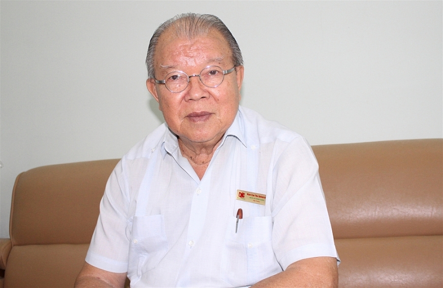 GS.TS. Nhà giáo Nhân dân Võ Tòng Xuân, Hiệu trưởng Trường Đại học Nam Cần Thơ  GS.TS. Nhà giáo Nhân dân Võ Tòng Xuân, Hiệu trưởng Trường Đại học Nam Cần Thơ